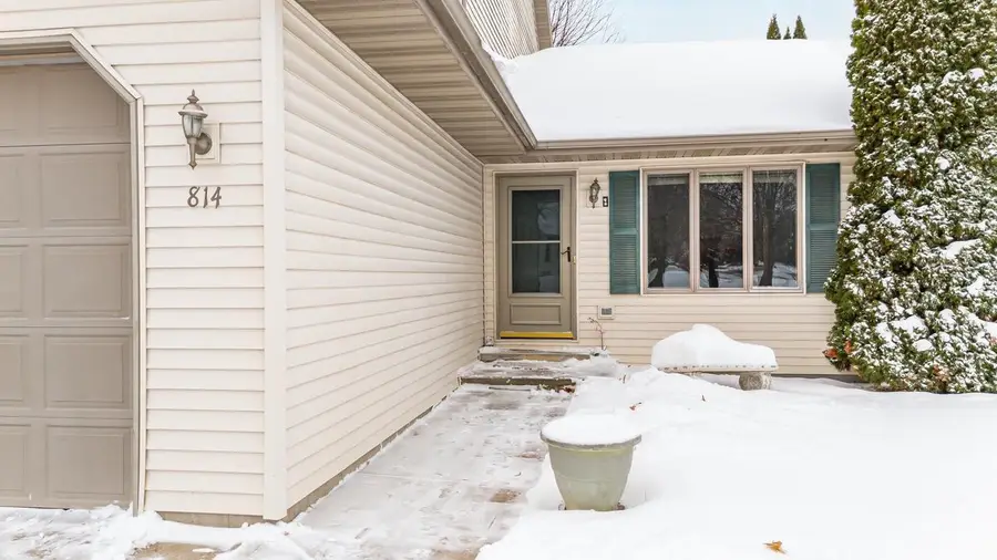 814 LANG WAY, Kimberly, WI 54136 - Image #2