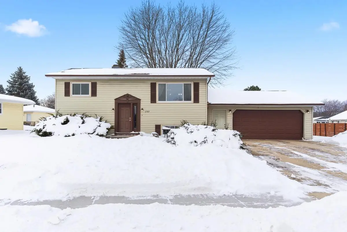 1707 SCHAEFER CIRCLE, Appleton, WI 54915 - Image #1