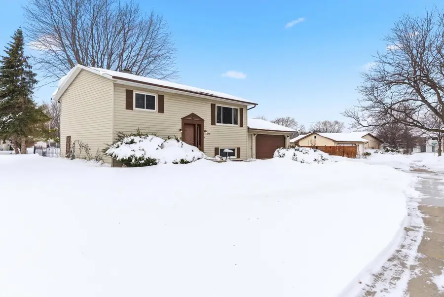 1707 SCHAEFER CIRCLE, Appleton, WI 54915 - Image #2