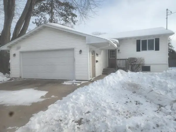 1812 N OWAISSA STREET, Appleton, WI 54911