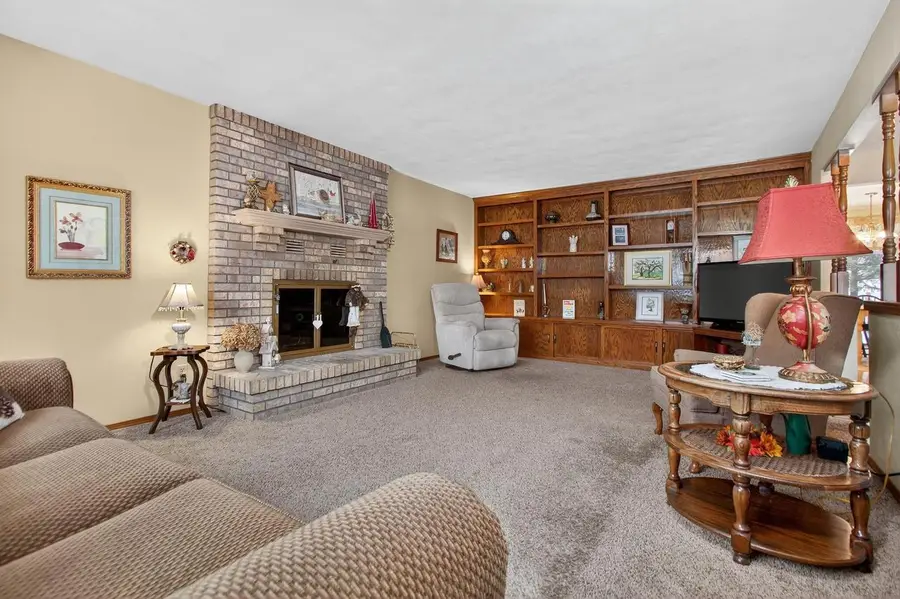 2516 W SUNNYVIEW CIRCLE, Appleton, WI 54914 - Image #2