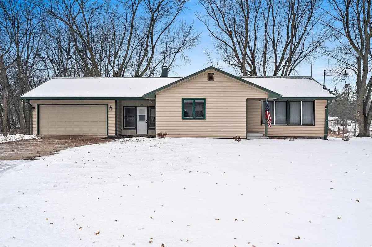905 WASHINGTON STREET, Fremont, WI 54940 - Image #1