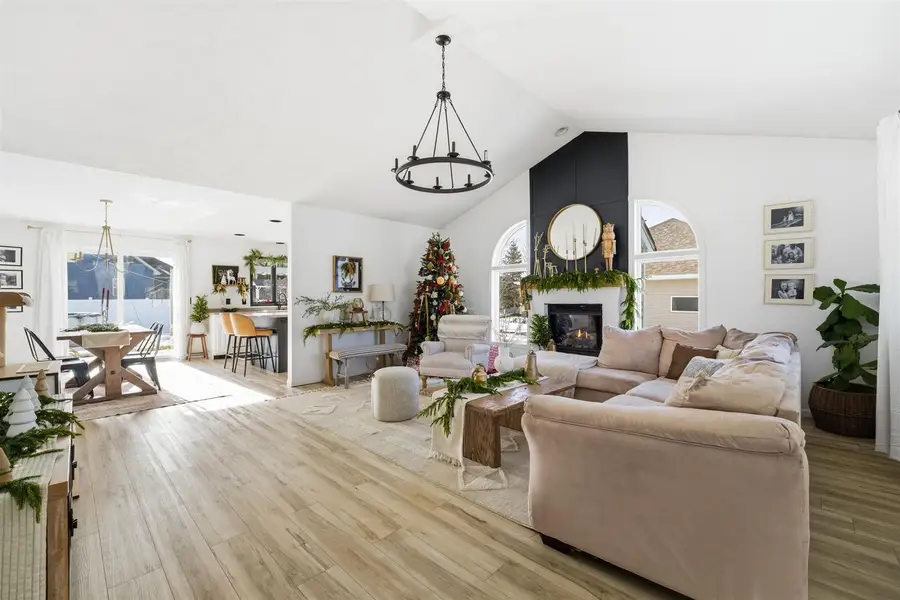 2023 MEADOWVIEW STREET, Kaukauna, WI 54130 - Image #2