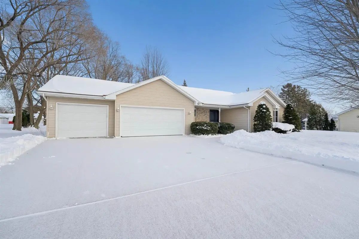 2918 N APPLETON STREET, Appleton, WI 54911 - Image #1