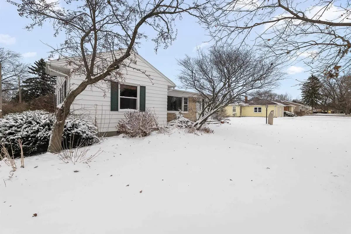 777 E PIONEER ROAD, Fond Du Lac, WI 54935 - Image #1