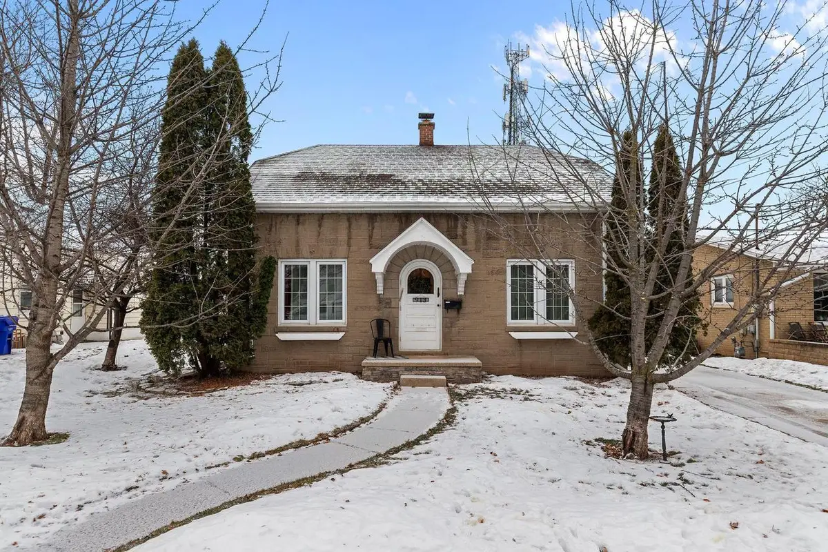 913 DESNOYER STREET, Kaukauna, WI 54130 - Image #1