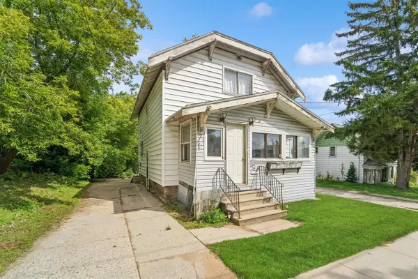 1210 COLUMBUS STREET, Manitowoc, WI 54220