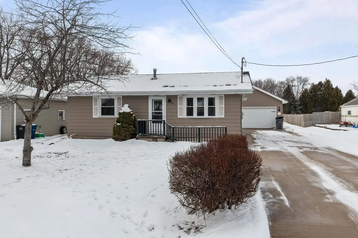 216 PLUMMER AVENUE, Neenah, WI 54956 - Image #1