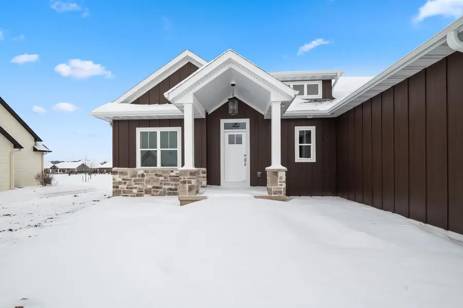 2712 CREEKWOOD CIRCLE, Green Bay, WI 54311 - #2