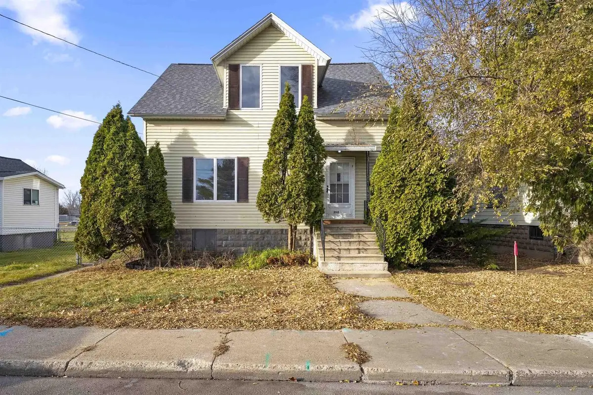 208 OGDEN STREET, Marinette, WI 54143 - Image #1