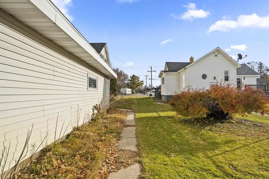 208 OGDEN STREET, Marinette, WI 54143 - Image #3
