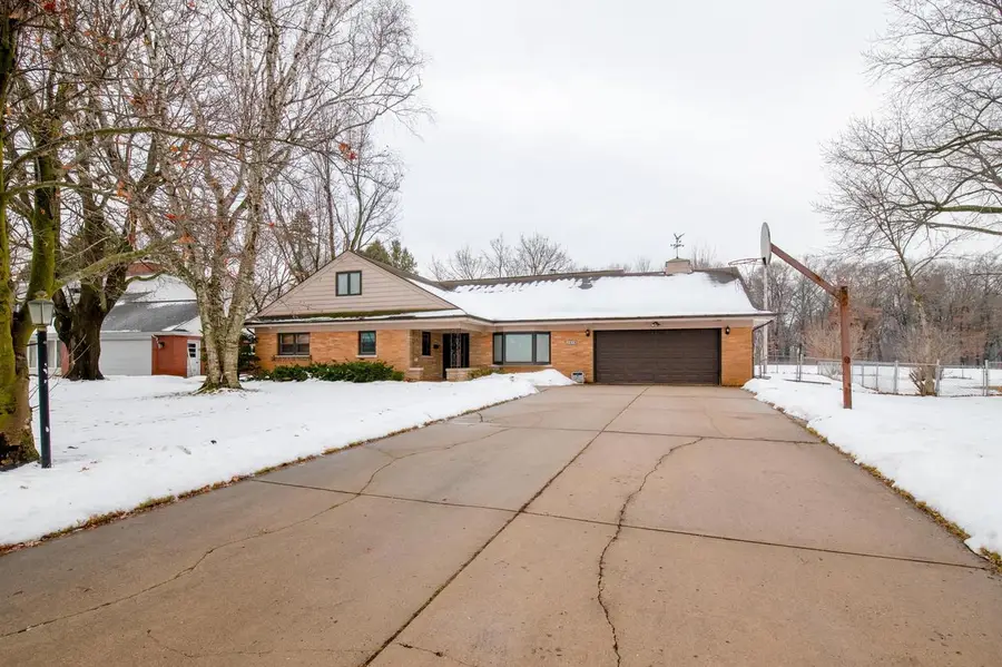 1076 ERNST DRIVE, Green Bay, WI 54304 - Image #2
