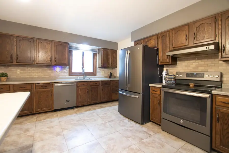 340 WESTBROOK DRIVE, Oshkosh, WI 54904 - Image #3