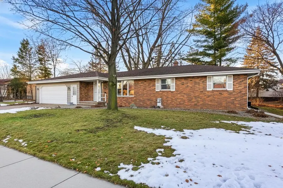 533 CAROL LYNN DRIVE, Little Chute, WI 54140 - Image #2