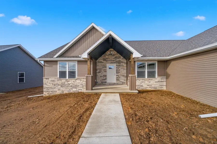 5735 N ACADIA DRIVE, Appleton, WI 54913 - Image #2