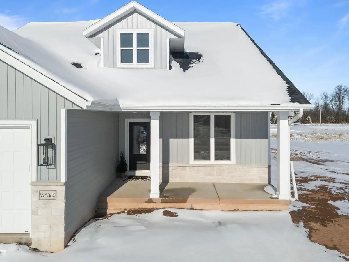 W5826 ROUNDSTONE PLACE, Menasha, WI 54952 - Image #1