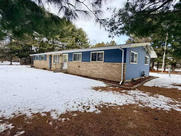 W6594 COUNTY ROAD H, Wild Rose, WI 54984
