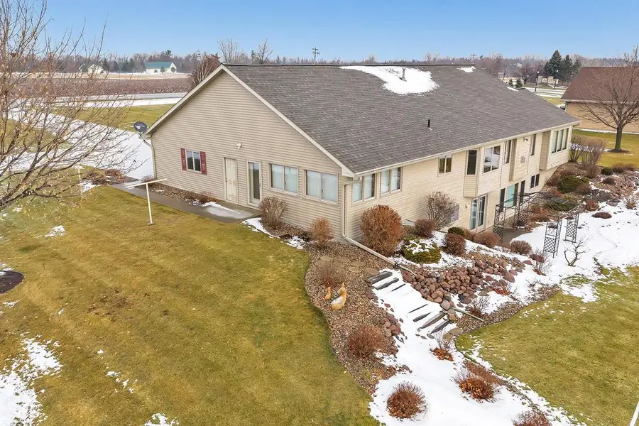 4207 LOST DAUPHIN ROAD, De Pere, WI 54115 - Image #3