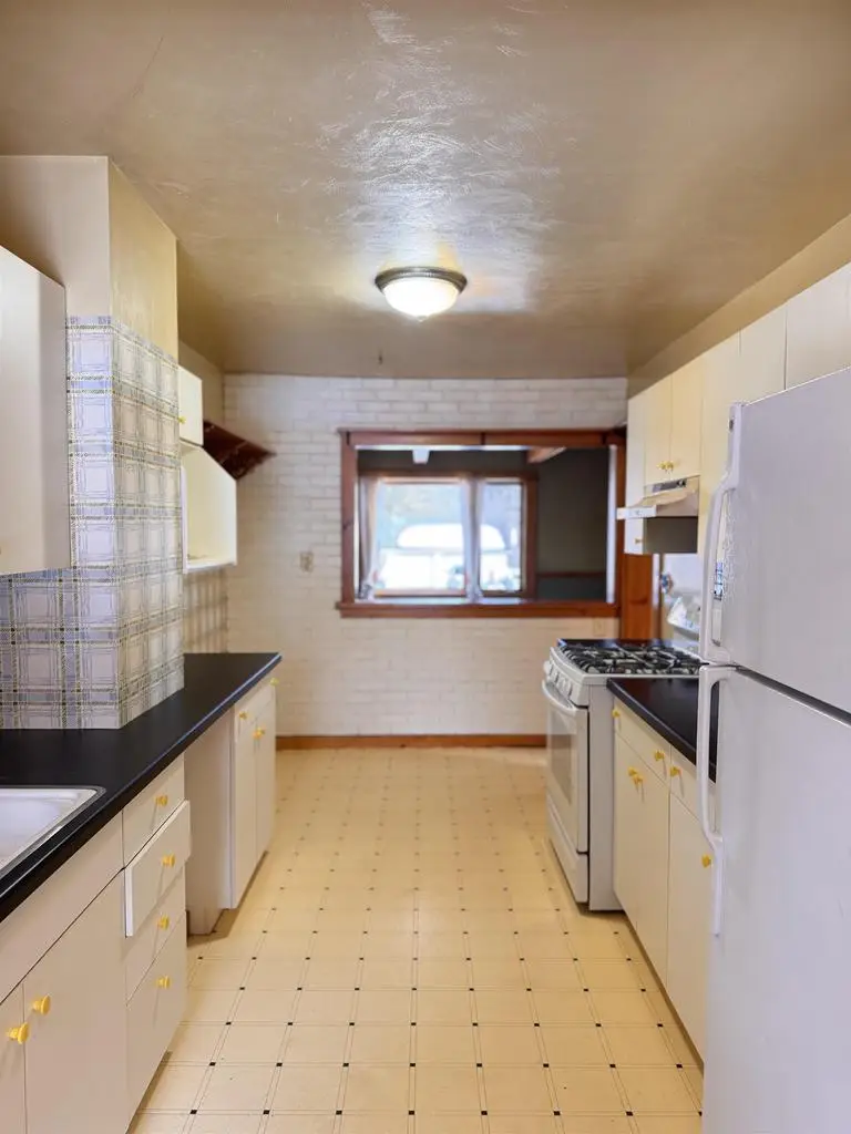 205 N HARRISON STREET, Waupaca, WI 54981 - #3