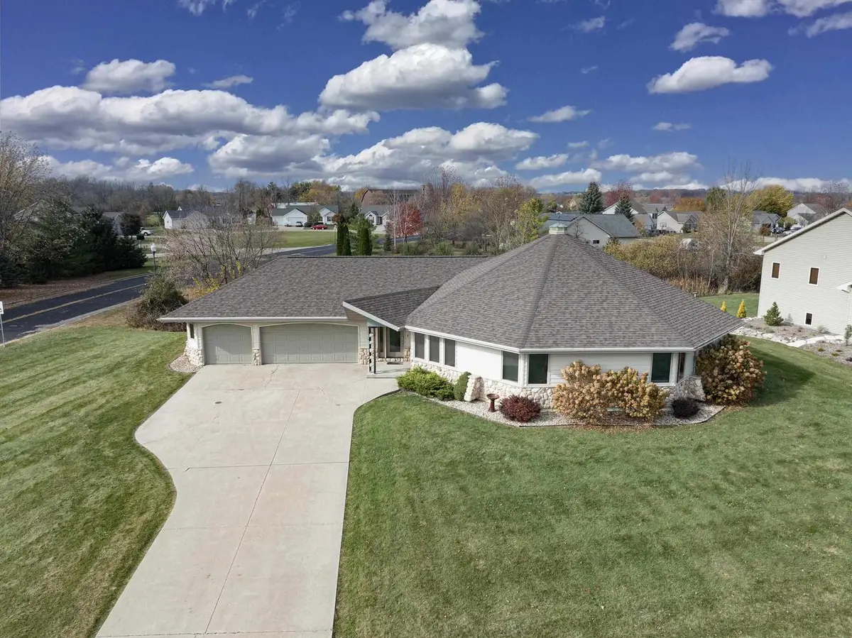 1690 GATEWAY MEADOWS LANE, Neenah, WI 54956 - Image #1