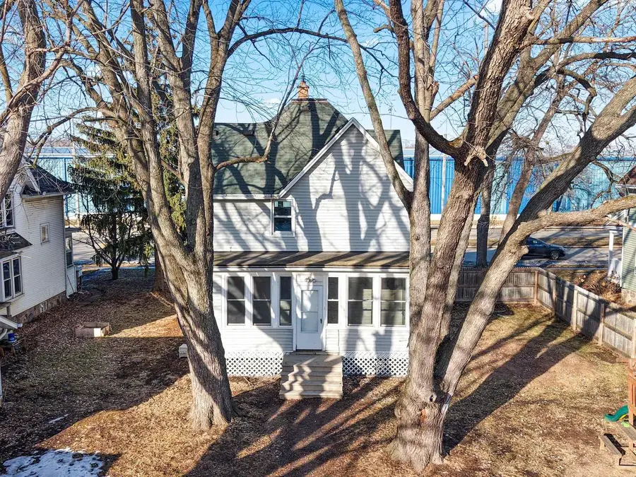 1127 W COLLEGE AVENUE, Appleton, WI 54914 - #2