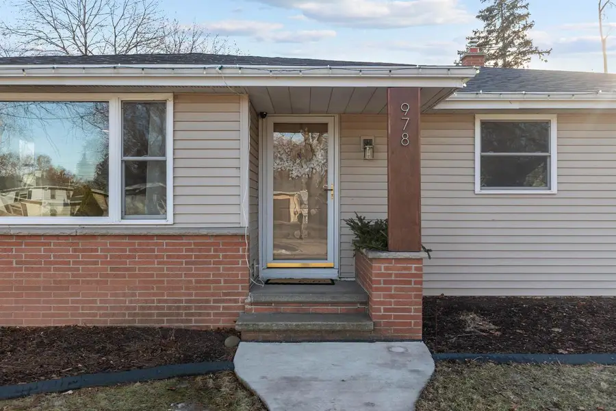 978 EVANS STREET, Neenah, WI 54956 - #2