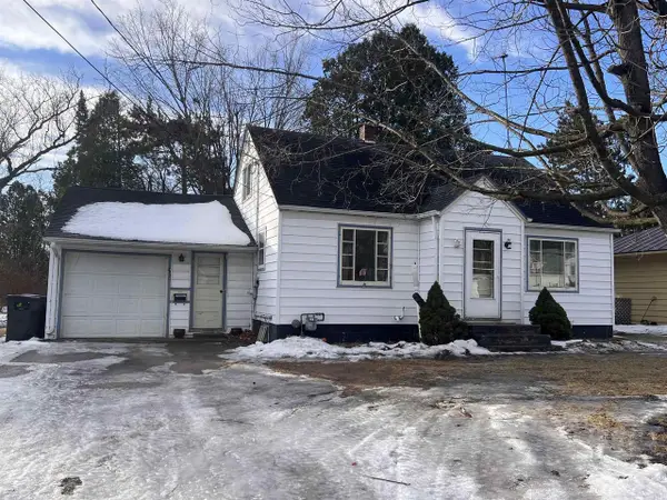 720 E FULTON STREET, Waupaca, WI 54981