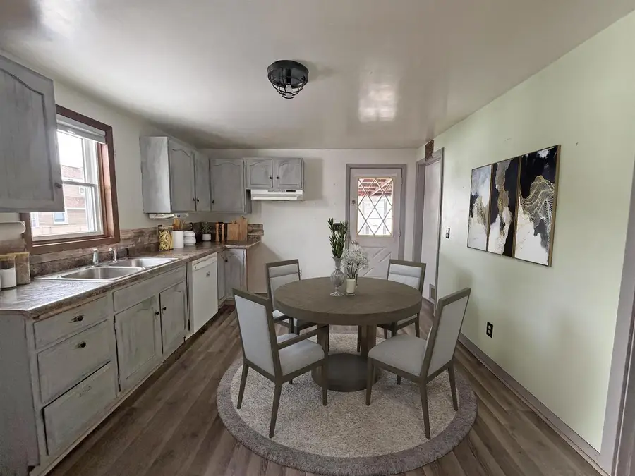 911 CARNEY BOULEVARD, Marinette, WI 54143 - Image #2