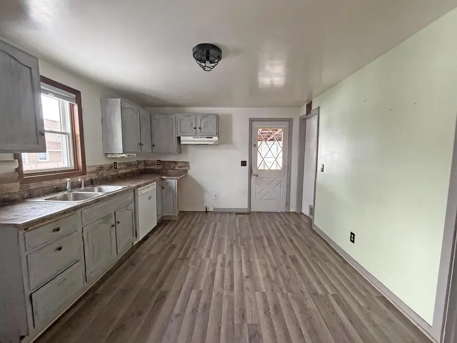 911 CARNEY BOULEVARD, Marinette, WI 54143 - Image #3