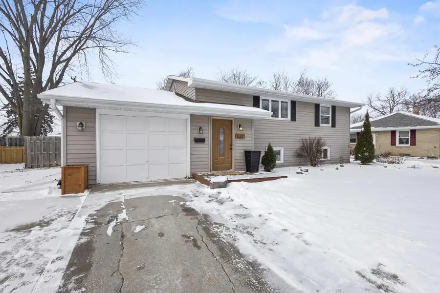 632 SUBURBAN DRIVE, De Pere, WI 54115 - Image #3