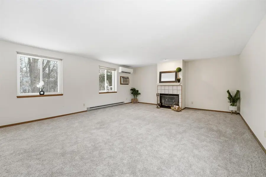 1035 S WEST COURT  #B, Appleton, WI 54915 - Image #2