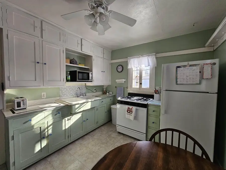 714 S WASHINGTON STREET, Waupaca, WI 54981 - Image #2