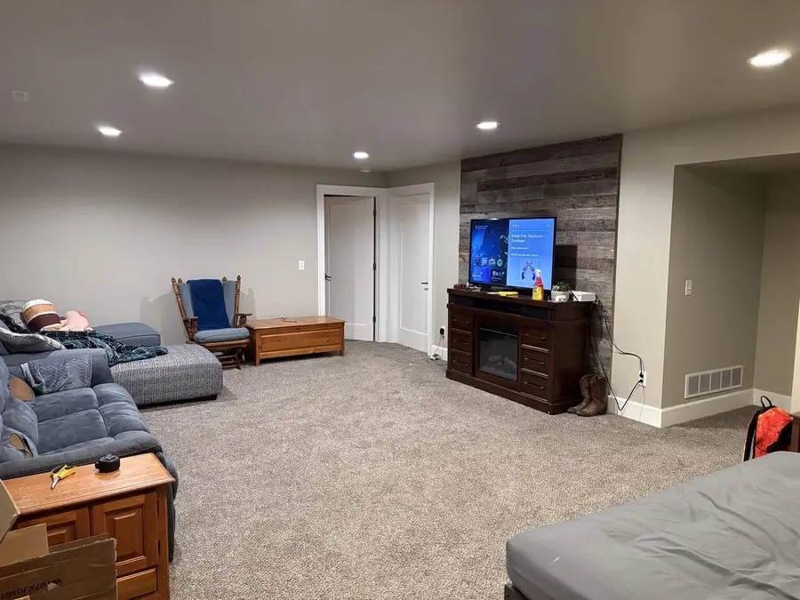 432 S COUNTRY LANE, Fond Du Lac, WI 54937 - Image #2