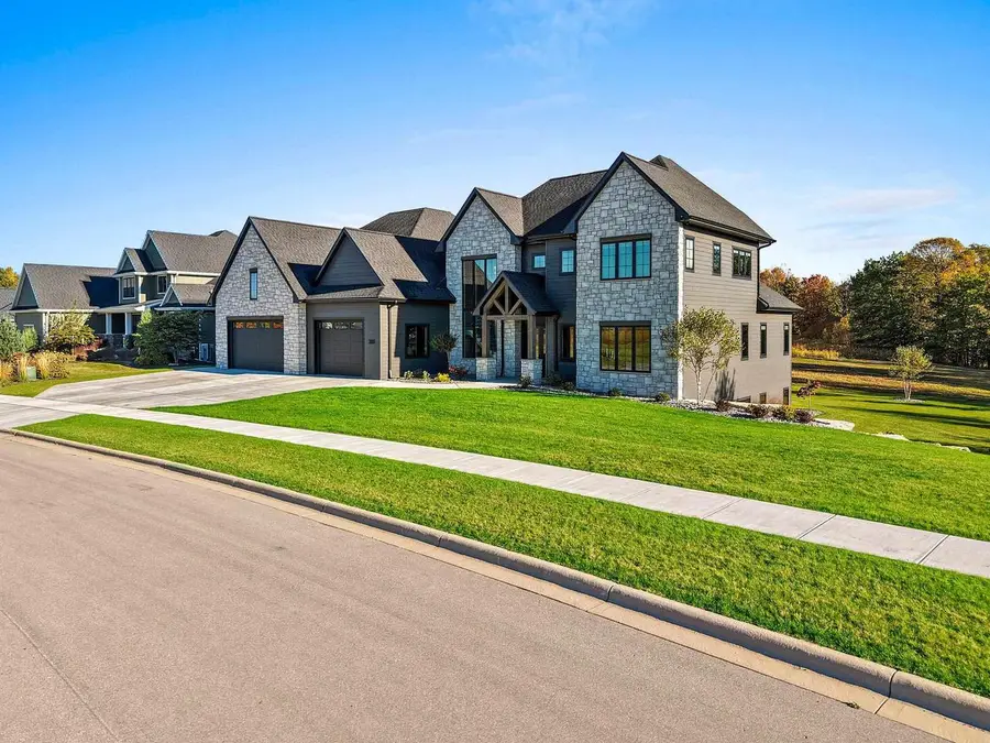 2011 LABYRINTH LANE, De Pere, WI 54115 - Image #2