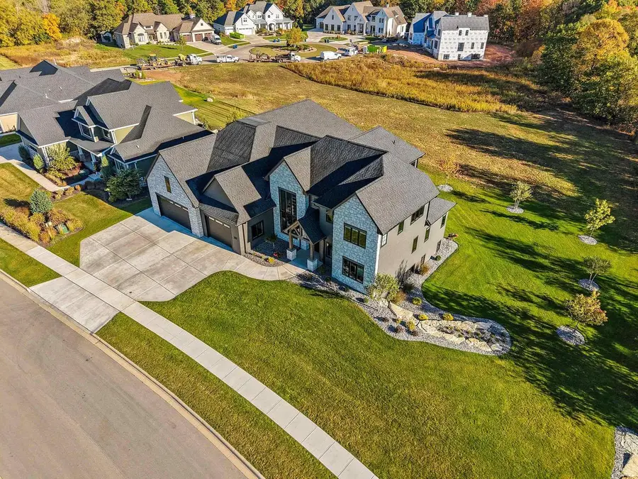 2011 LABYRINTH LANE, De Pere, WI 54115 - Image #3