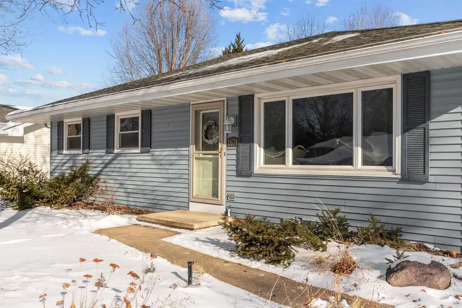 1674 THORNTON DRIVE, Oshkosh, WI 54904 - Image #3