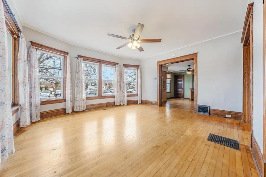 717 W SOUTH PARK AVENUE, Oshkosh, WI 54904 - Image #2