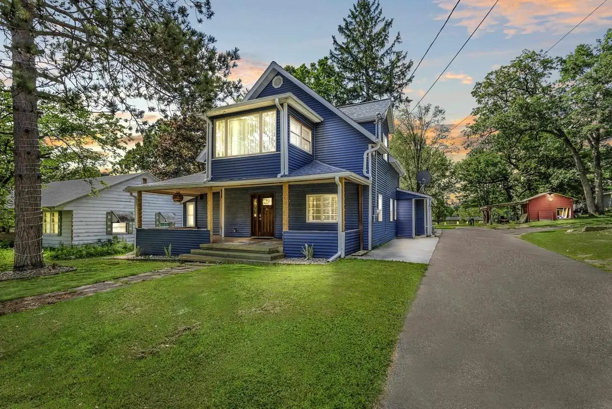 611 W FULTON STREET, Waupaca, WI 54981 - Image #1