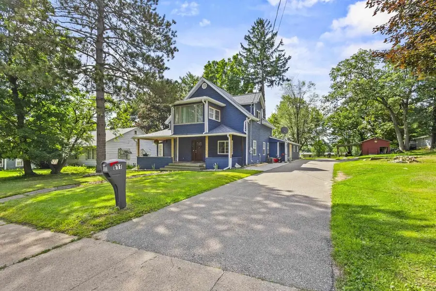 611 W FULTON STREET, Waupaca, WI 54981 - Image #3