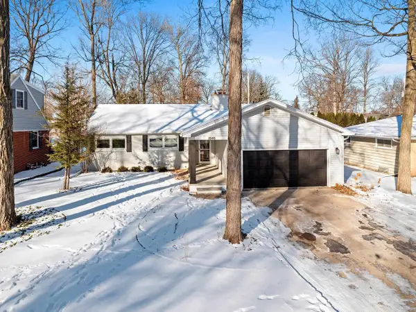 1040 E MOORPARK AVENUE, Appleton, WI 54911