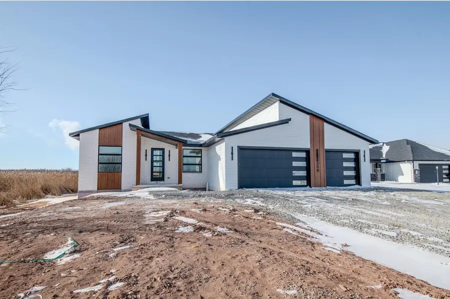 308 KERRIGAN DRIVE, Wrightstown, WI 54180 - Image #2