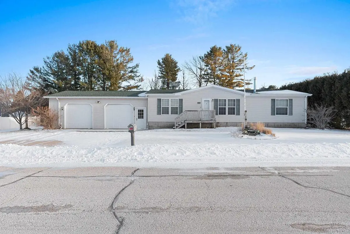 424 CARRIE LYNN AVENUE, Algoma, WI 54201 - Image #1