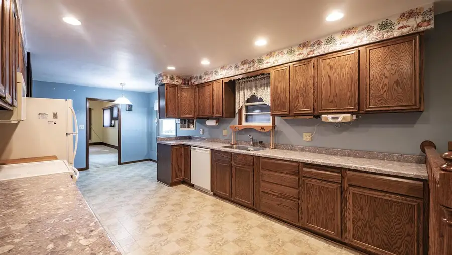 409 E SUMNER STREET, Weyauwega, WI 54983 - #3