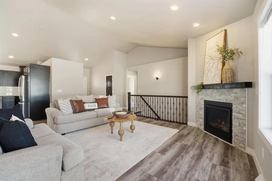 5701 N ACADIA DRIVE, Appleton, WI 54913 - #2