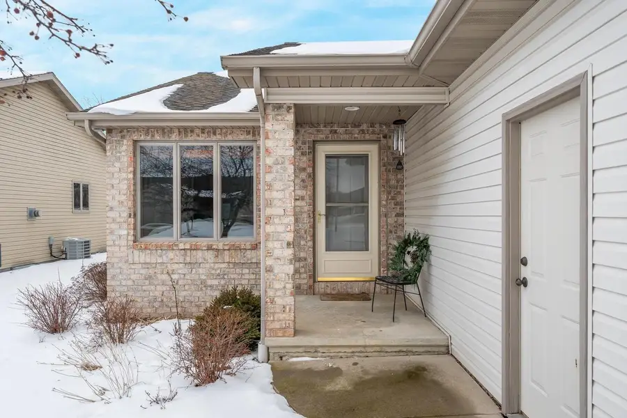 1579 POND VIEW DRIVE, Neenah, WI 54956 - #3