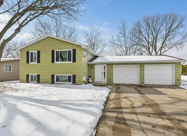 807 W GRUENWALD AVENUE, Oshkosh, WI 54901