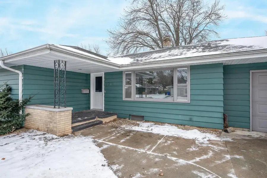 1201 W BREWSTER STREET, Appleton, WI 54914 - #3