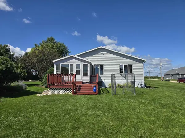 N8801 LAKESHORE DRIVE, Van Dyne, WI 54979