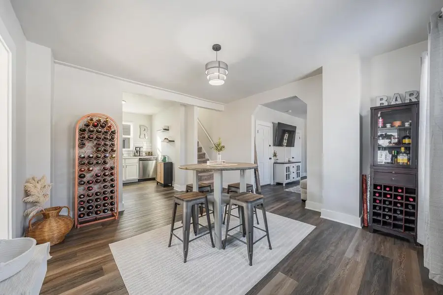 402 W 10TH AVENUE, Oshkosh, WI 54902 - #3