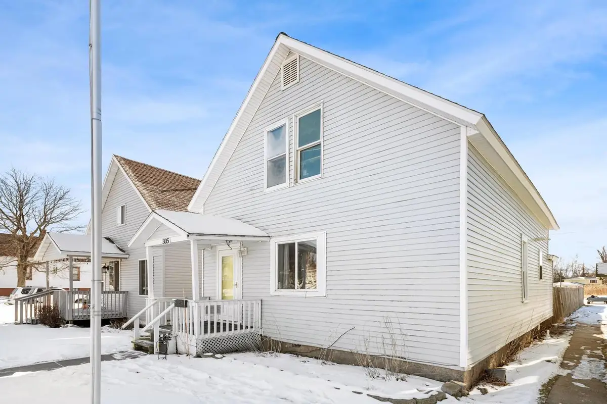 305 CARNEY BOULEVARD, Marinette, WI 54143 - #1